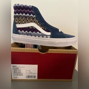 NEW WITH TAGS! NWT!! Women’s high top Vans.